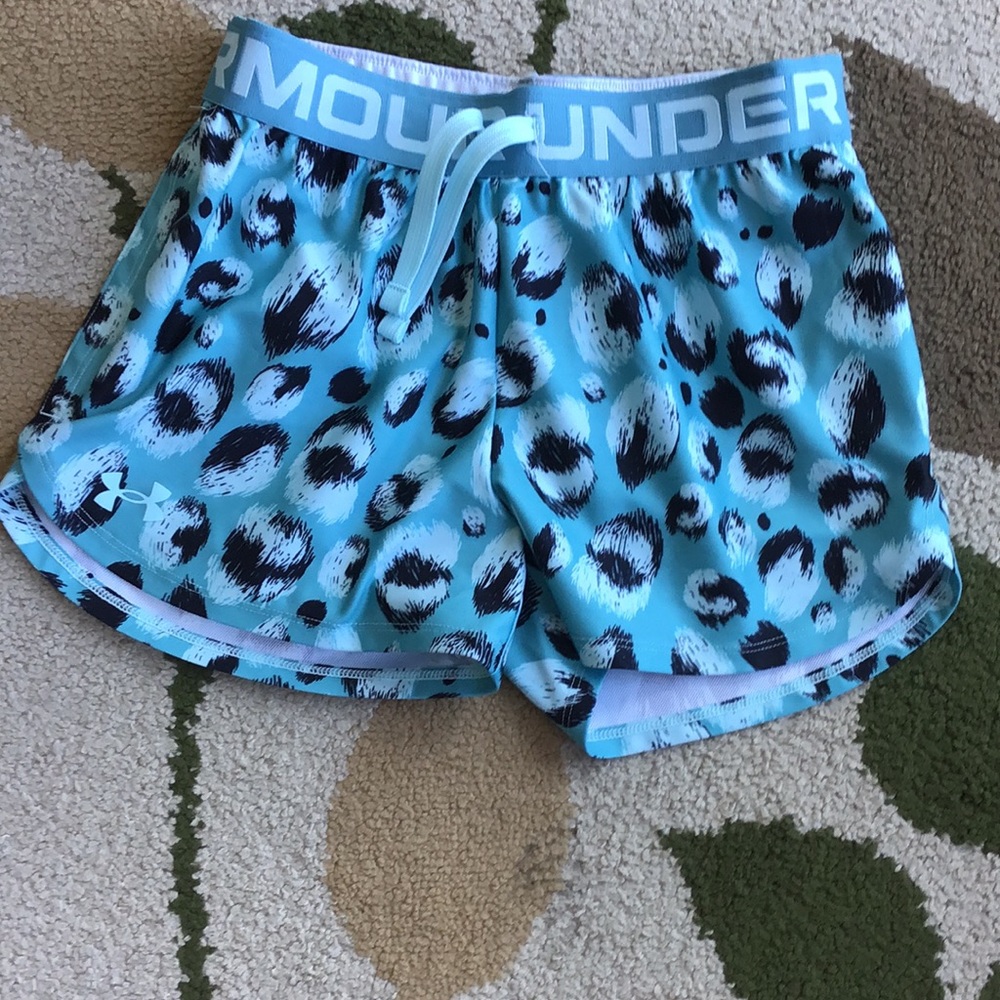 Girls youth medium under armor in great condition!
